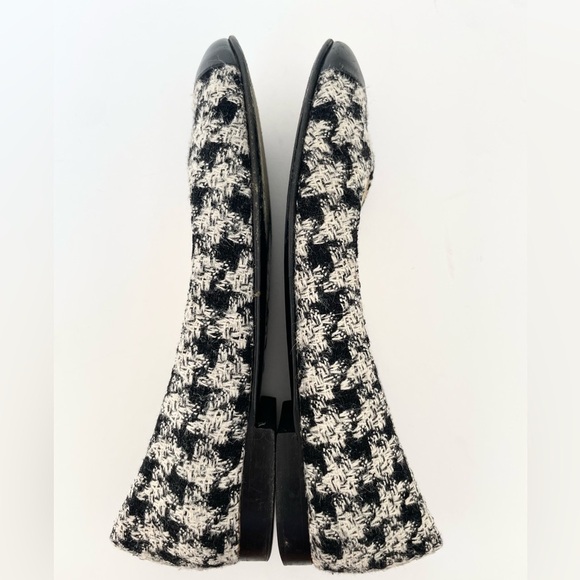 Chanel Black Ivory Houndstooth Tweed cap toe CC Ballet flats EU 38.5 - Picture 9 of 12